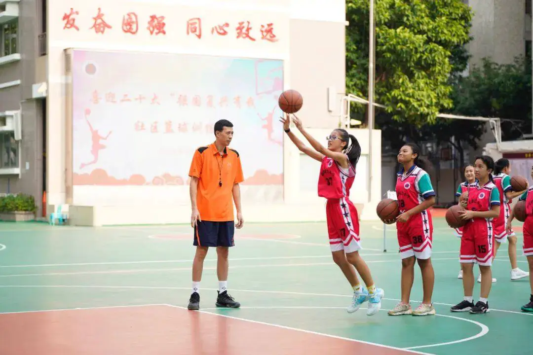 如何通过比赛提升篮球技能_0